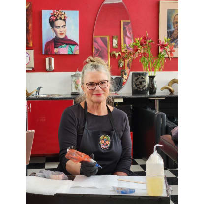 Established Tattoo Parlor for Sale – 15 Years in Business Ref: 25001004