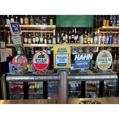 Well-maintained Bar, Grill, and Burger – Great Spot outside shopping centre