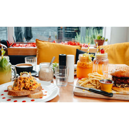 DAY TRADE CAFE
in affluent location with CHEAP RENT