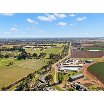 Business and 2.2 Hectares Of Land  Just Outside Melbourne