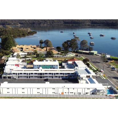 PRESTIGIOUS WATERFRONT MOTEL & DEVELOPMENT OPPORTUNITY - 119MF