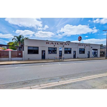 Murray River One Pub Town - Railway Hotel, Strathmerton Vic