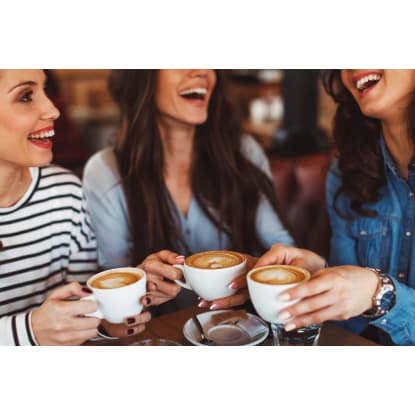 "Café Opportunity in Byron Bay's Bustling Tourist Hub"