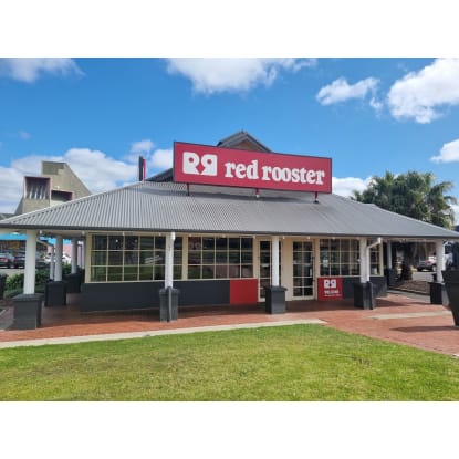 Premium Red Rooster In Gladstone Park