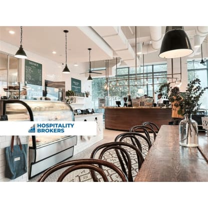 Beach Cafe w/ private parking - Palm Beach / Burleigh border