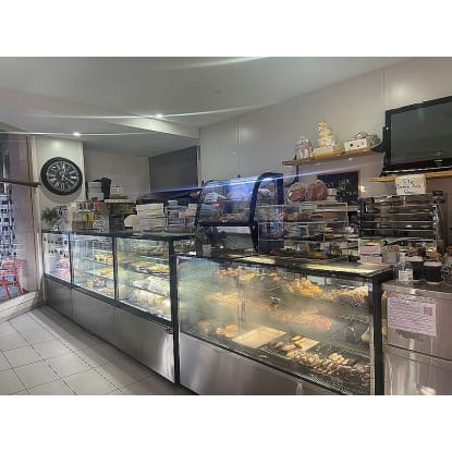 Ref: 2994: Coffee & Cakes, South