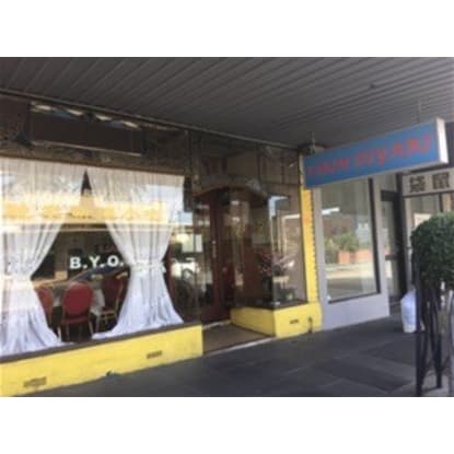 FULLY EQUIPPED ASIAN RESTAURANT WITH RESIDENCE. URGENT SALE, MAKE AN OFFER