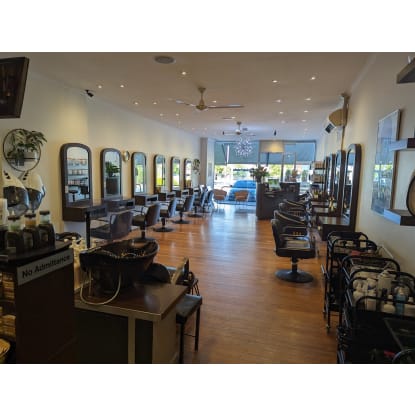 Spacious Hair Salon with Beauty Room in Prime Doncaster East Location