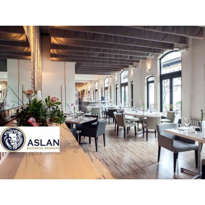 BAR/RESTAURANT FOR SALE IN BAYSIDE