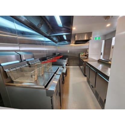 Ideally located restaurant/cafe/bar