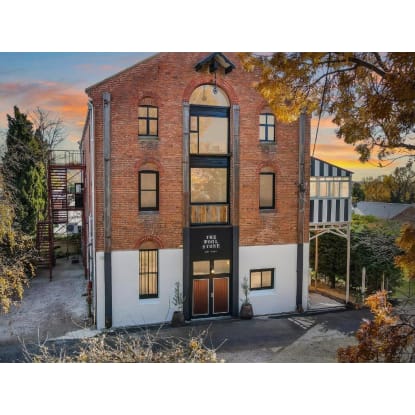 FULLY RENOVATED, IMMACULATE PRESENTATION & HISTORIC CHARM - EXCEPTIONAL MOTEL PROPERTY - BATHURST