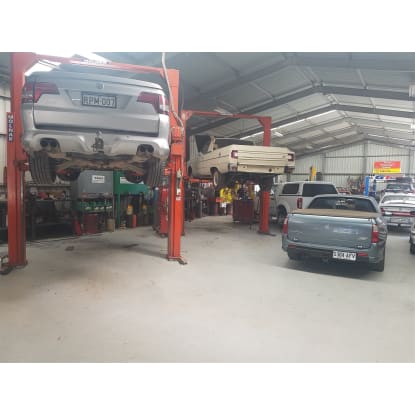 Large Independent Automotive Workshop - Great Facilities