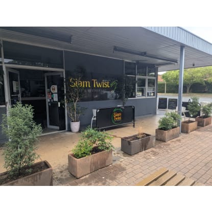 Established Cafe on Corner Location, Hackett Shops