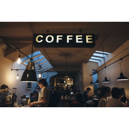 CAFÉ  OPPOSITE MAJOR RETAILER- SHOPPING CENTRE!!!