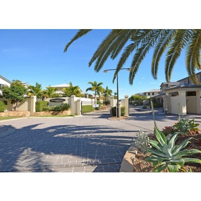 Exclusive - Caretaking Only in Paradise - ID 8837