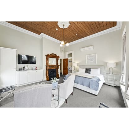 LEASEHOLD - Bull & Mouth Hotel Motel, Maryborough VIC - 1P0576