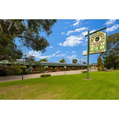 LEASEHOLD - Country Club Motor Inn, Deniliquin NSW - 1P0590