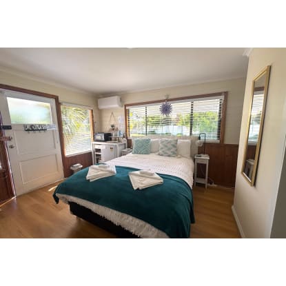 UNDER OFFER - Stonez Boutique Accommodation, Clunes VIC - 1P0567
