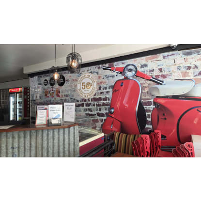 Thriving Pizza Restaurant & Takeaway - Prime Echuca Location