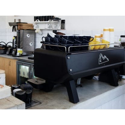 Modern cafe in a prime Gold Coast dining & entertainment suburb.