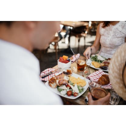 FULLY LICENSED BAR & RESTAURANT | WALKING DISTANCE TO LUNA PARK | NEXT TO MAJOR THEATRE
