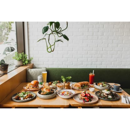 Thriving Cafe by Day, Bar by Night - PF1603