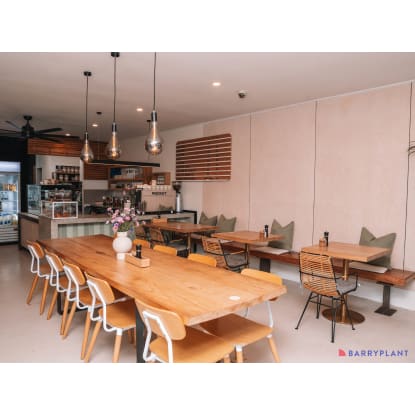 Own a Thriving Café in the Heart of Cowes