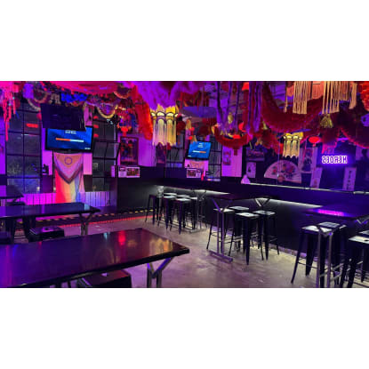 Heroes Bar