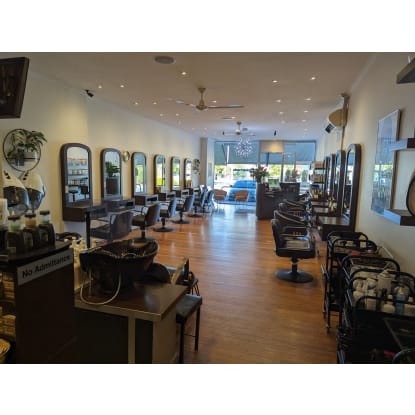 Spacious Hair Salon with Beauty Room in Prime Doncaster East Location