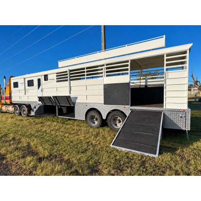 Chuck Wagon Fitouts. Equine Fitout Business.
