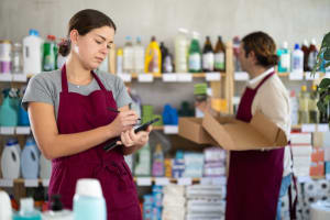 CLEANING SUPPLIES RETAIL & TRADE STORE – STRONG REPUTATION & HIGH EXPOSURE LOCATION FOR SALE