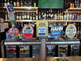 Well-maintained Bar, Grill, and Burger – Great Spot outside shopping centre