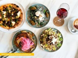Cafe & dining venue in prime retail precinct