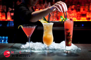 LICENSED BAR -- MELBOURNE -- 1P11053