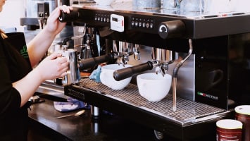 VERY POPULAR LOCAL CAFÉ – PRESTIGE SOUTH OF RIVER LOCATION …