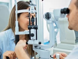 OPTOMETRISTS--- NOBLE PARK --1P10853