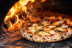 BLUE MOUNTAINS PIZZA in A+ LOCATION MAS260