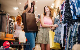 FASHION CLOTHING --GLADSTONE PARK --1P10637