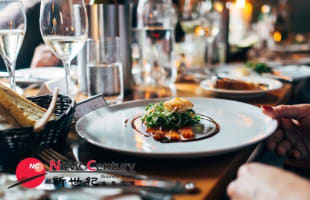 5 DAYS LICENSED RESTAURANT & BAR-- GLEN WAVERLEY --1P10567