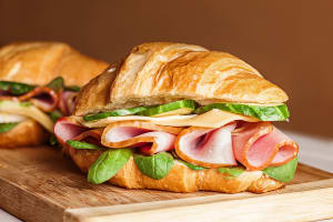Cafe / Espresso bar- 7 days - Net $3015 p.w.- Lower North Shore - M2178