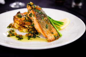 Restaurant -  Bar - Sales $30,000 p.w -  Nth Coast NSW -  Fully Licenced - T3012