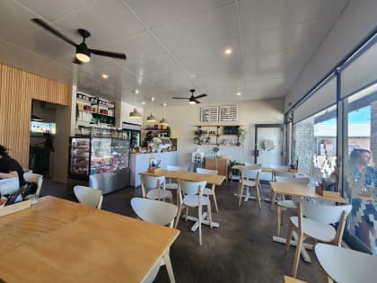 COFFEE SHOP – PRIME LOCATION – EASY TO RUN …