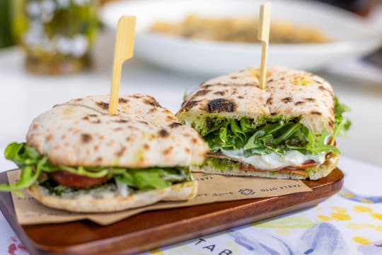 [Chattel Sale] Newly Refurbished Café Takeaway business Bayside Ref: 1033