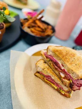 Hqgvnbngbcll8vhv9mre