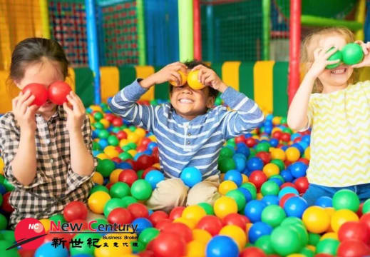 INDOOR PLAYGROUND  --JACKASS FLAT --1P11004