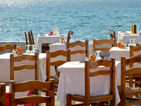 Waterfront Cafe & Restaurant in Northern Gold Coast with Million Dollar Views