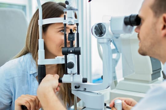 OPTOMETRIST -- GLEN WAVERLEY--1P11012