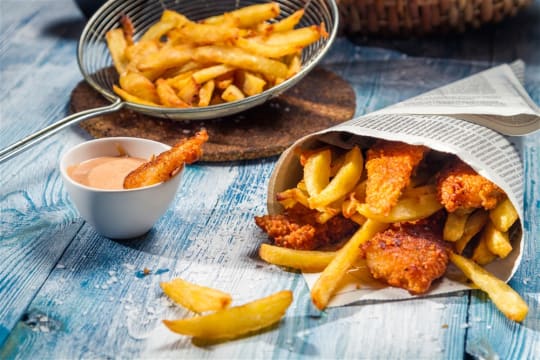 Spacious Fish And Chips with Four Bedroom Residence - Ref: 11469