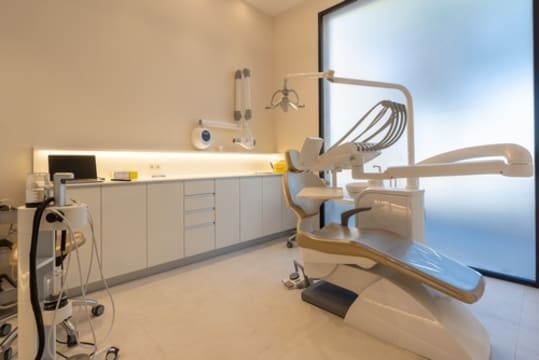 ESTABLISHED HIGH-TURNOVER DENTAL PRACTICE — BENTLEIGH EAST