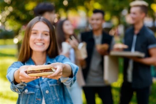 Lovely Coffee & Burger Store near a Hospital  Ref: 12757